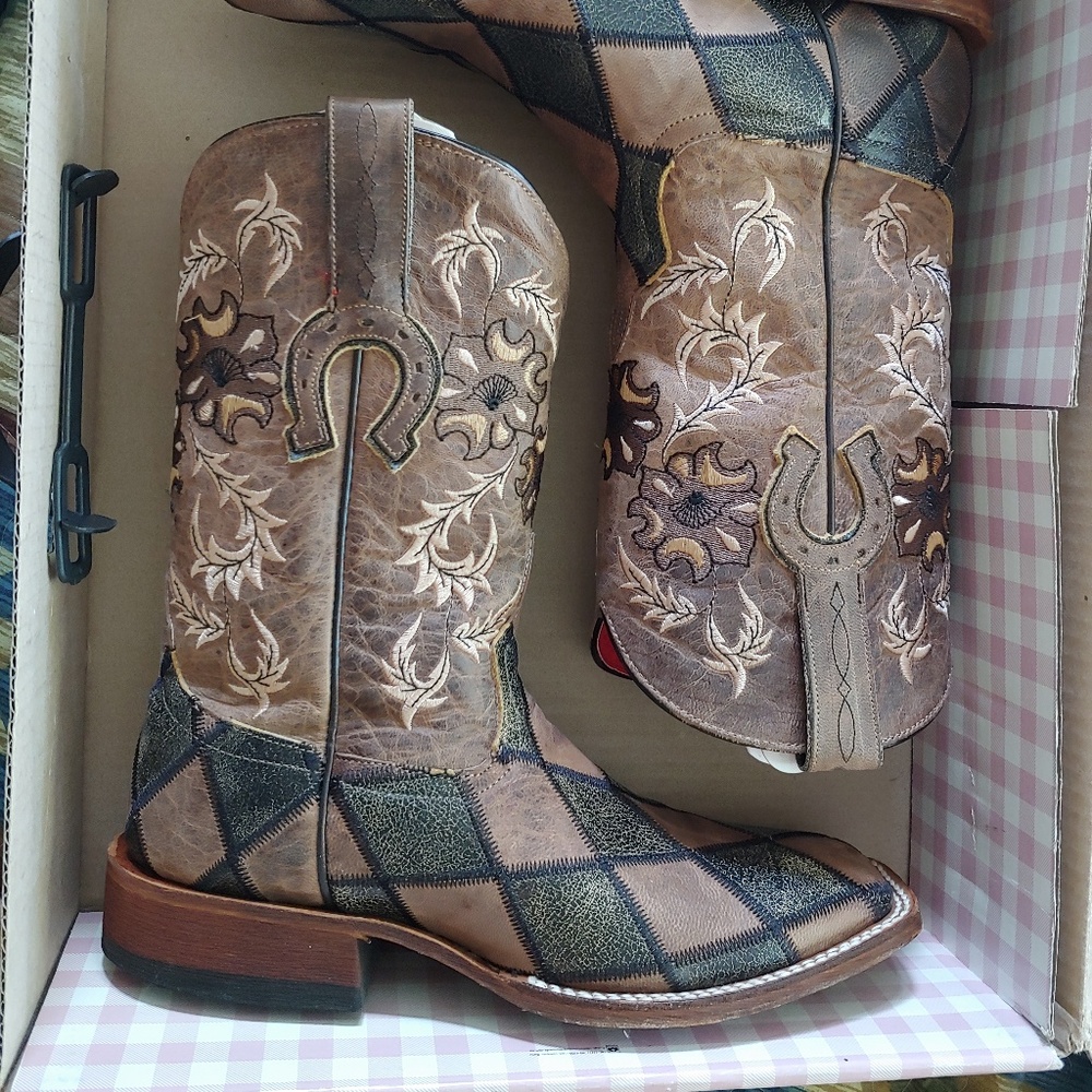 Macie bean boots 8.5M NICE